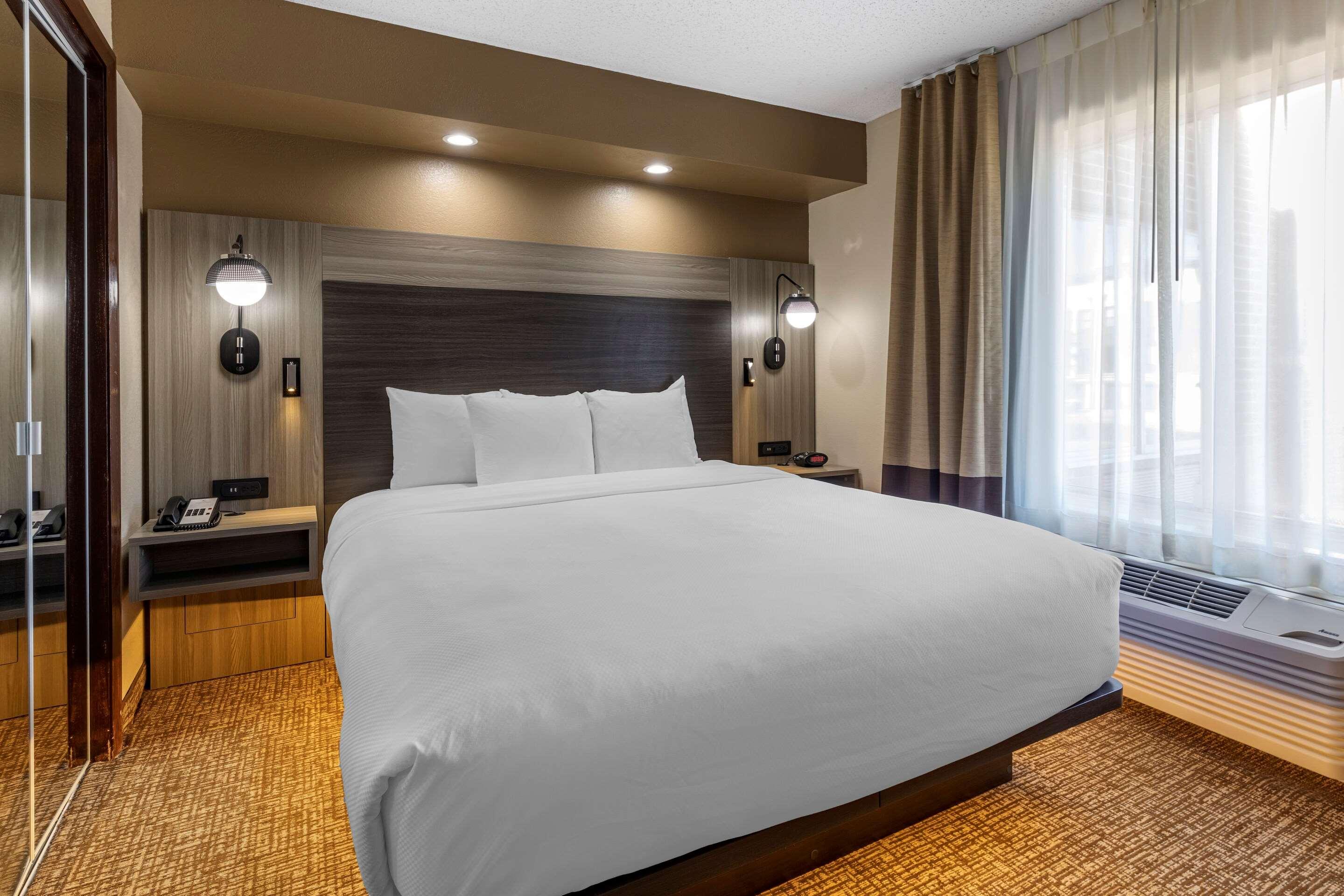 Comfort Inn & Suites North Dallas-Addison Eksteriør billede