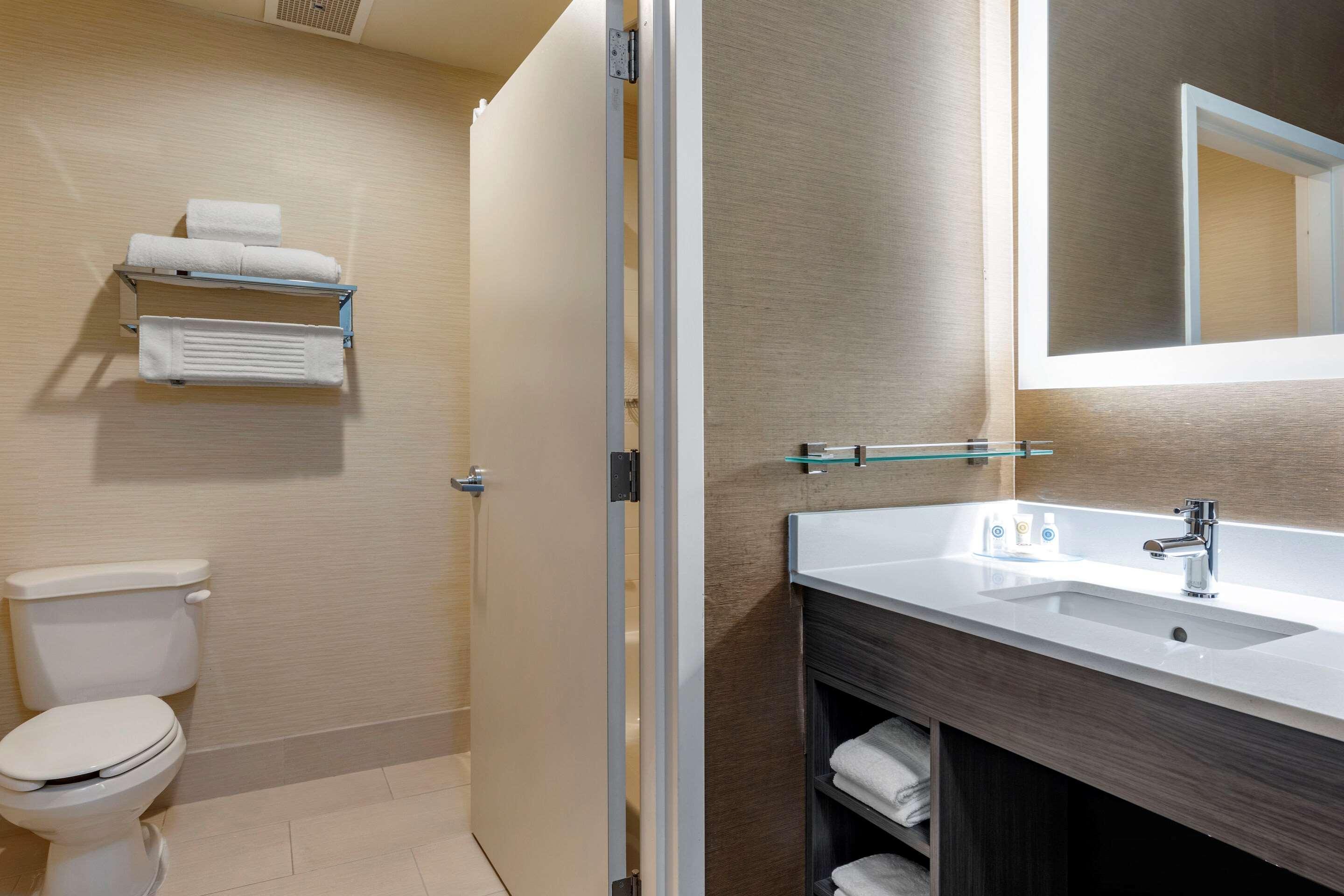 Comfort Inn & Suites North Dallas-Addison Eksteriør billede