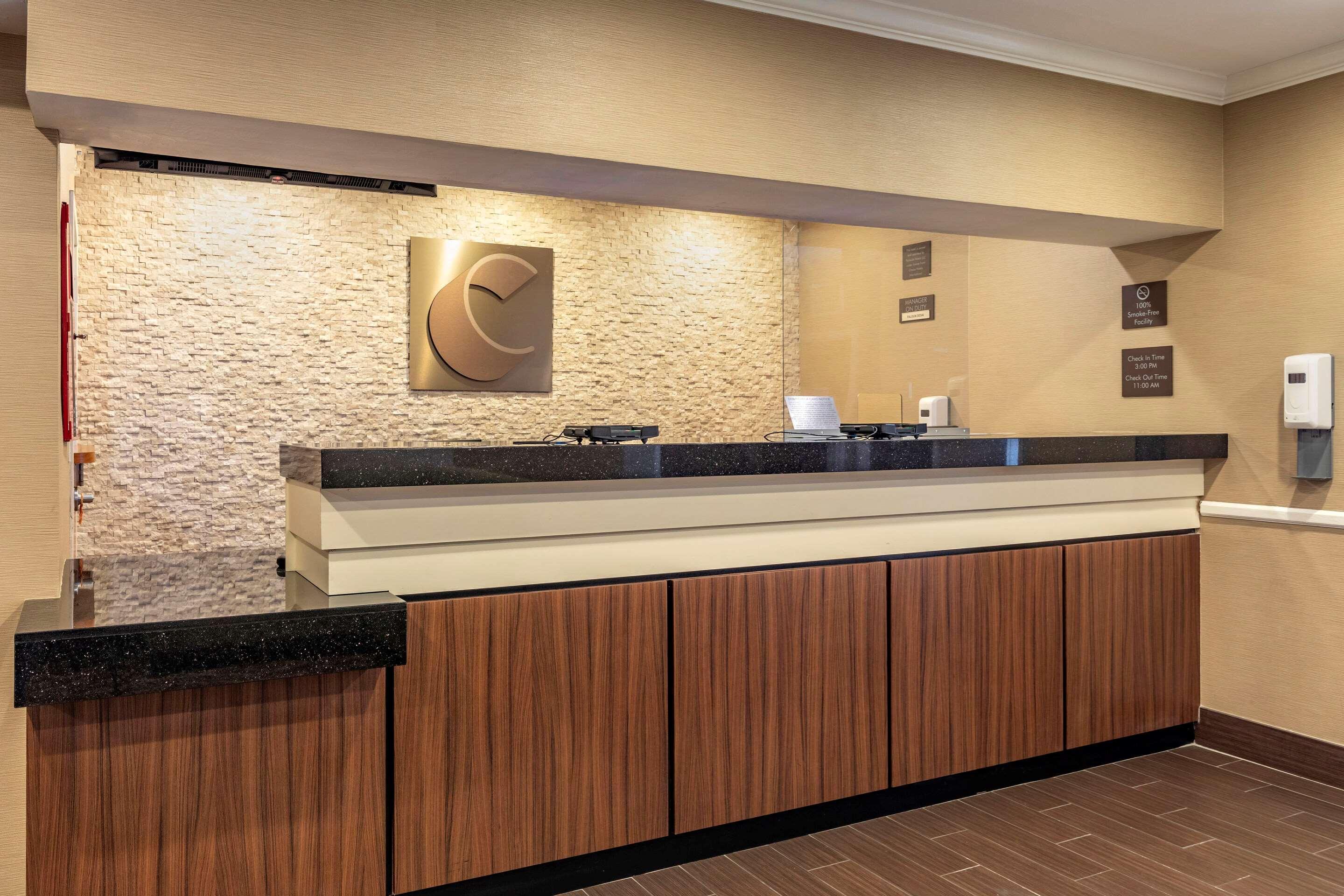 Comfort Inn & Suites North Dallas-Addison Eksteriør billede
