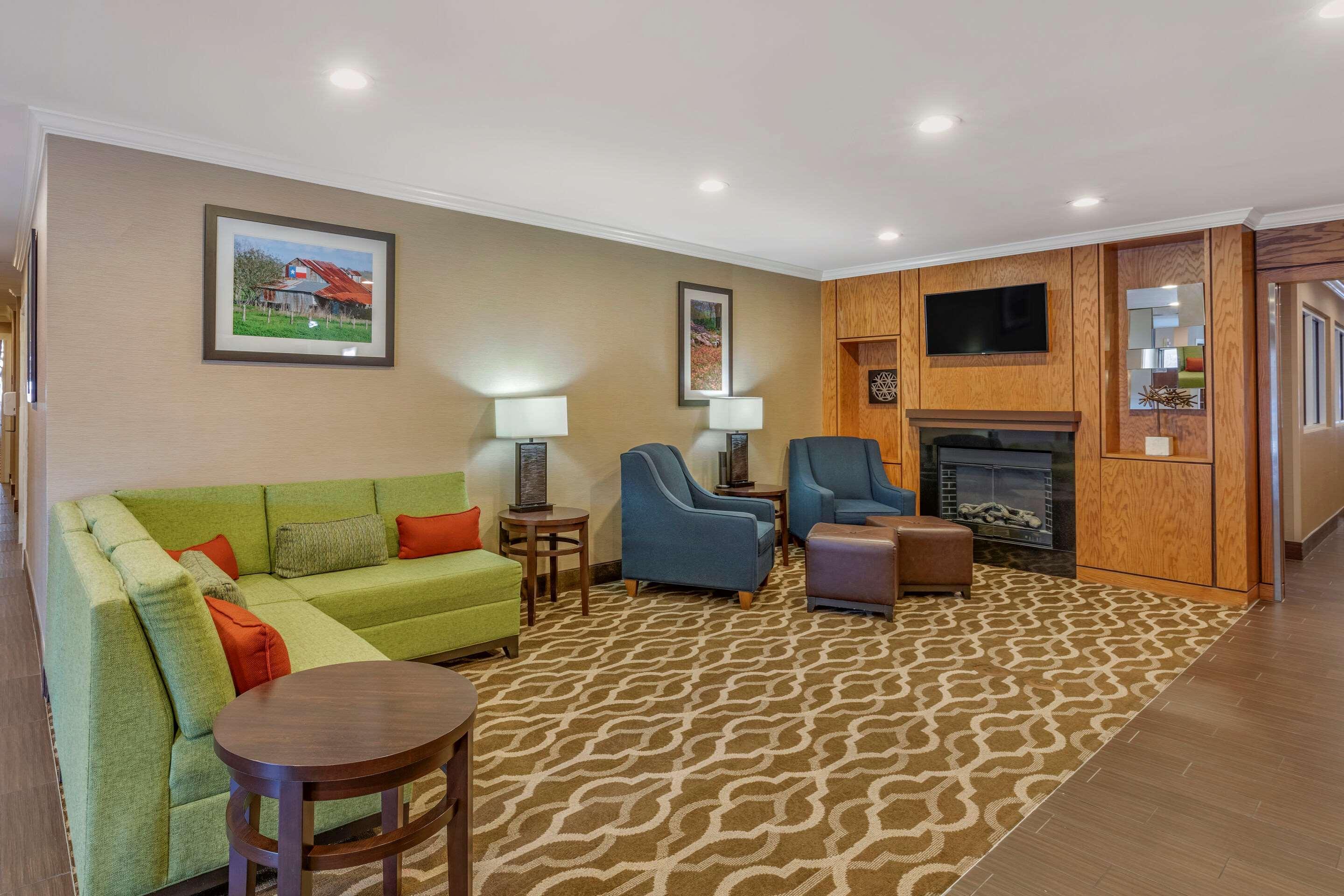 Comfort Inn & Suites North Dallas-Addison Eksteriør billede