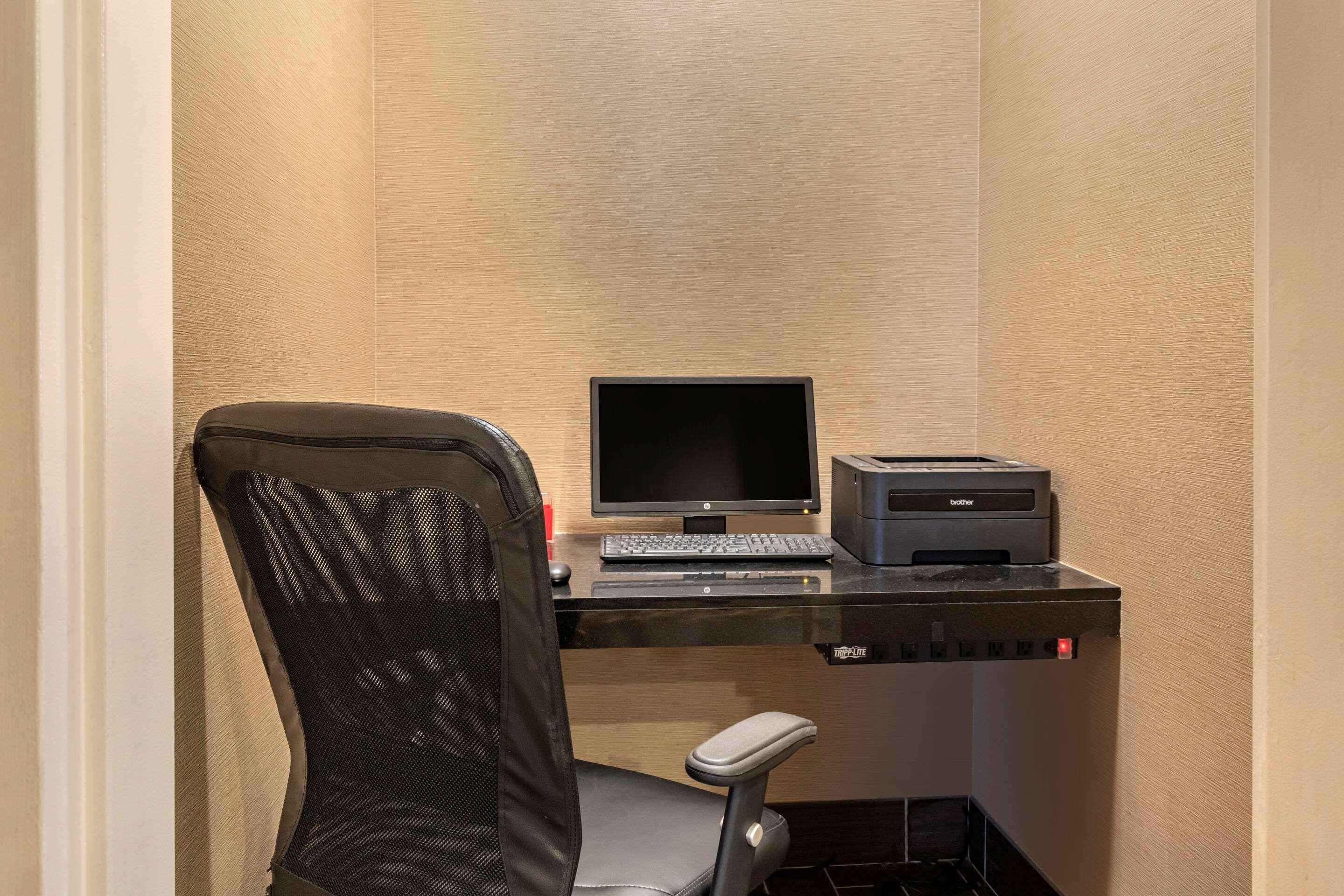 Comfort Inn & Suites North Dallas-Addison Eksteriør billede