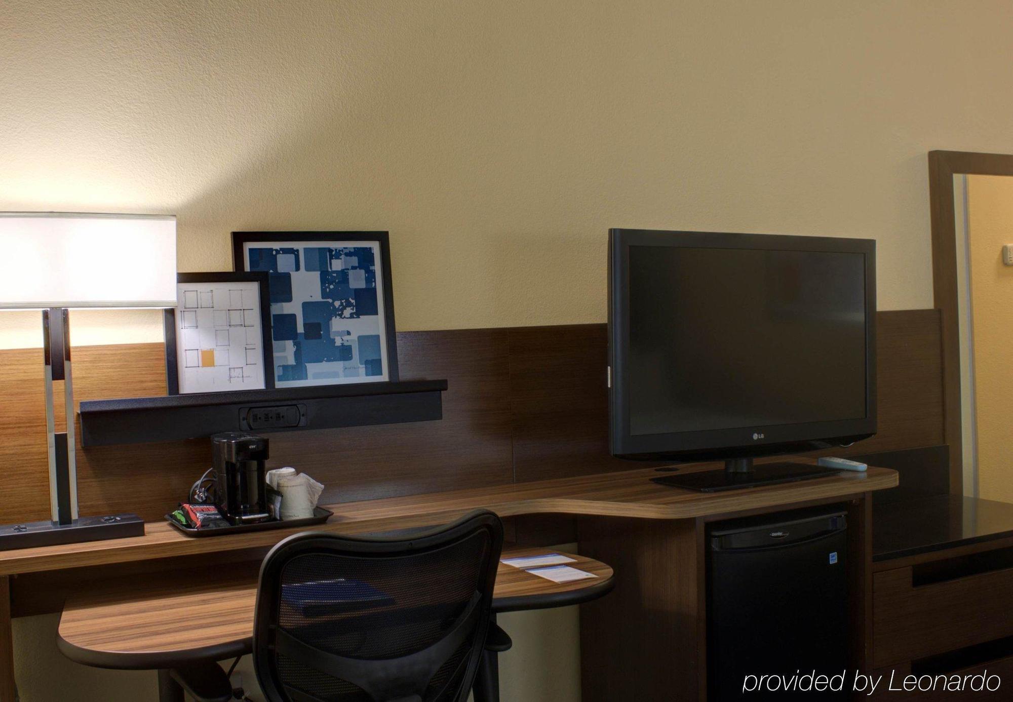 Comfort Inn & Suites North Dallas-Addison Eksteriør billede